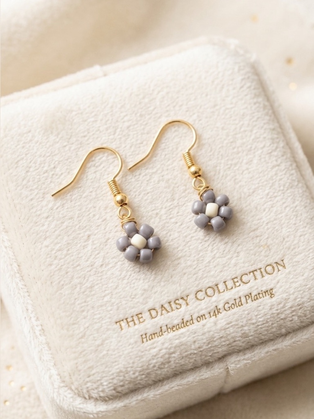 ❤️ Gold-Plated Daisy Bead Drop Earrings in Grey